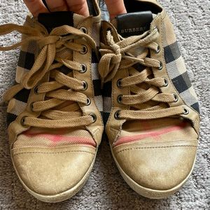 Worn-in Burberry Sneakers! Classic !